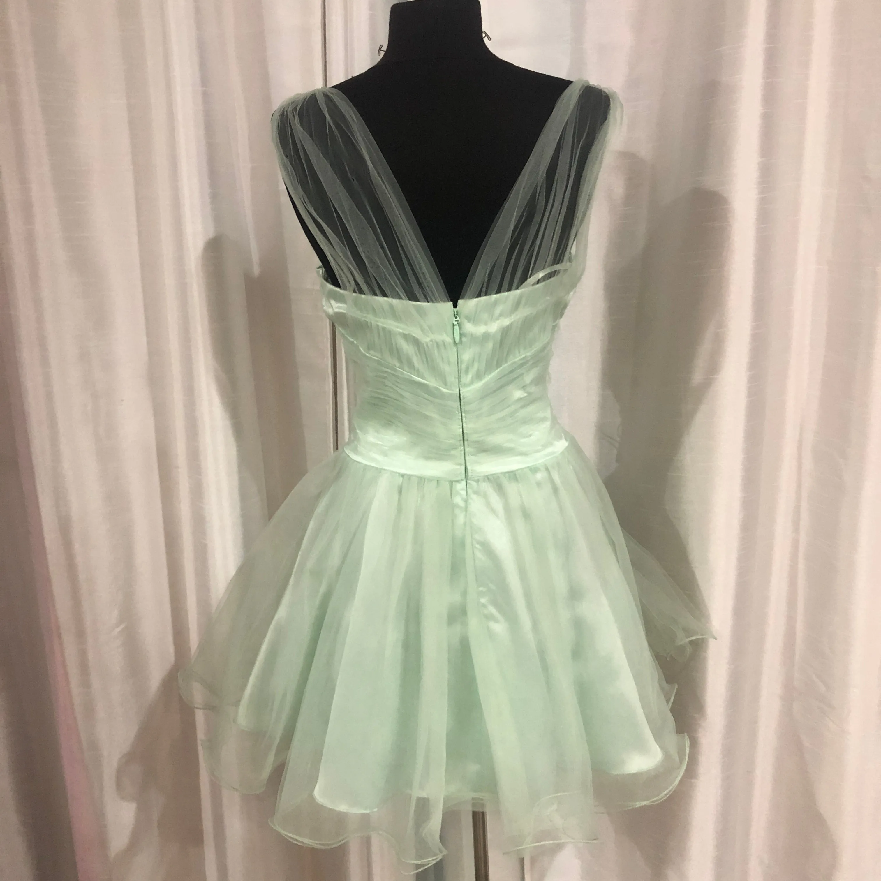 BOUTIQUE Short Mint Green Gown Size 13