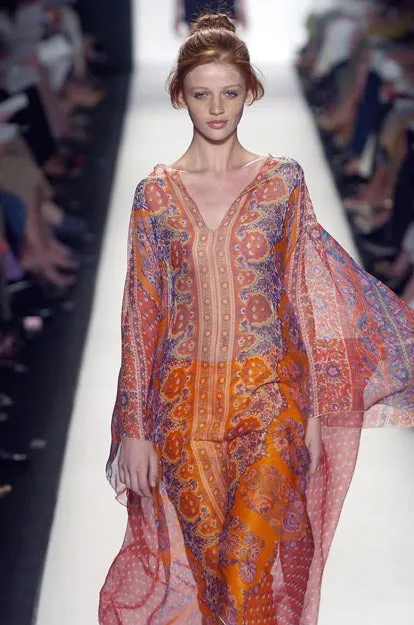 Dreamiest Spring 2005 Oscar de la Renta Runway Print Silk Chiffon Caftan Dress W Beaded Detailing