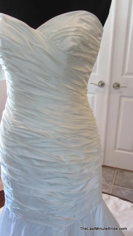 Paloma Blanca 4054