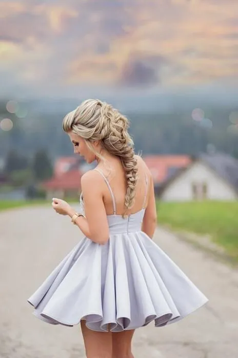 Plunging V-neckline Semi-formal Dress with Lace Bodice
