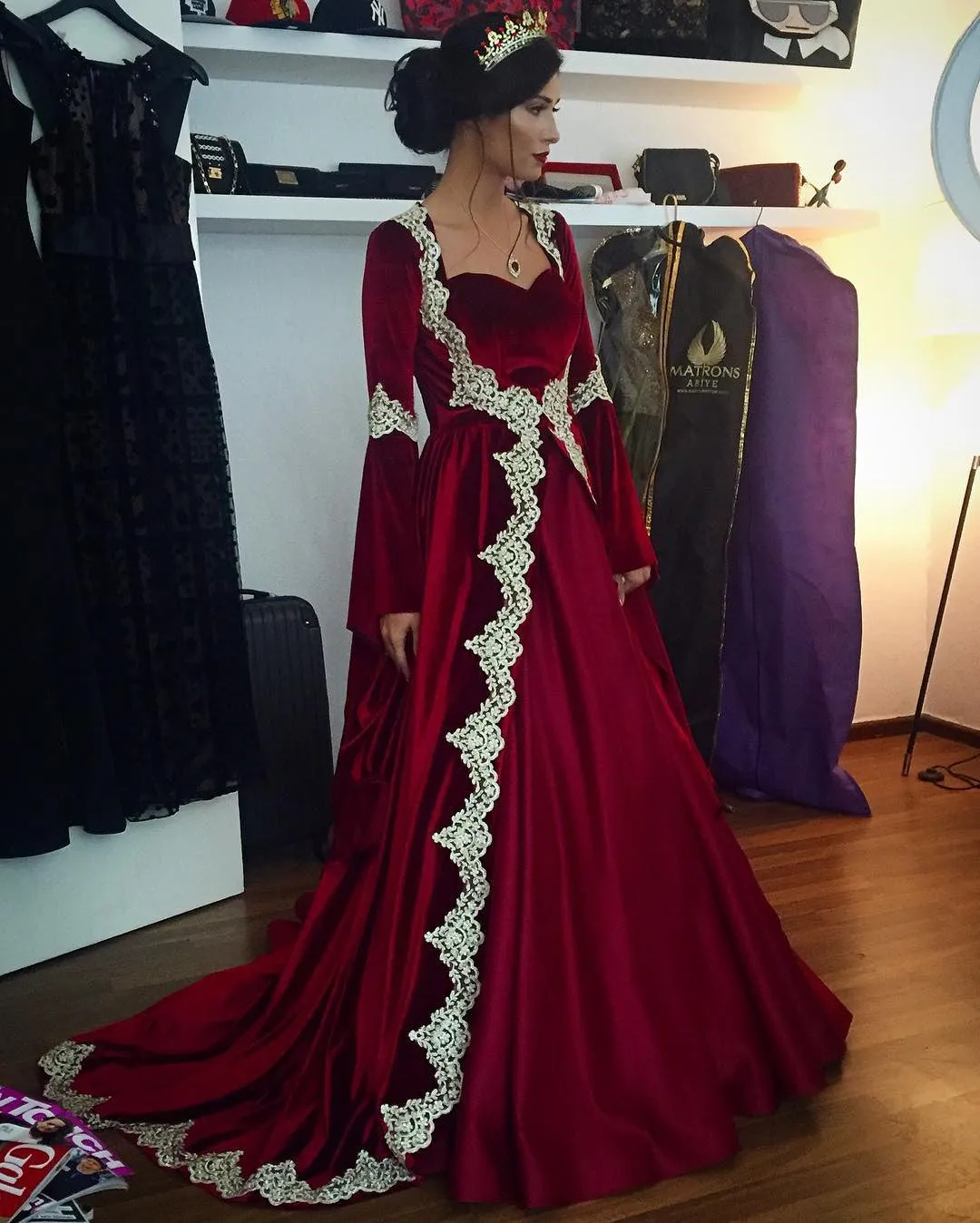 velvet Burgundy prom dresses ball gown 2020 lace appliqué beaded vintage Dubai fashion arabic prom gowns